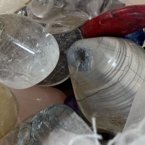 Mixed Polished Gemstones & Fossils Crafting Set In Sheer Drawstring Bag - Picture 4 of 12